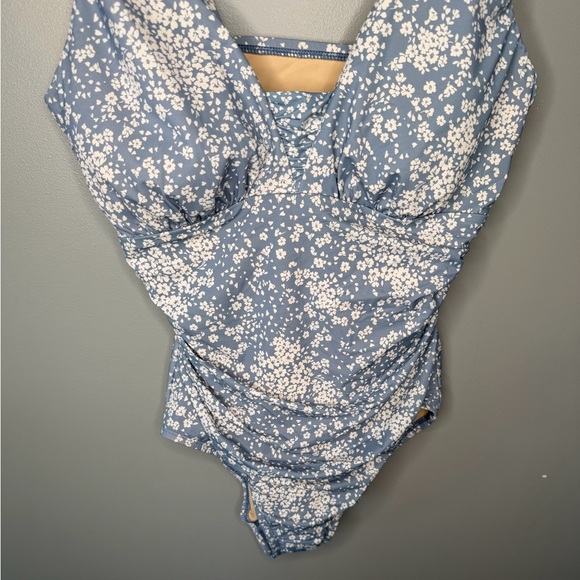 NWT Lands’s End Ditsy Floral One Piece Swimsuit - Picture 5 of 10